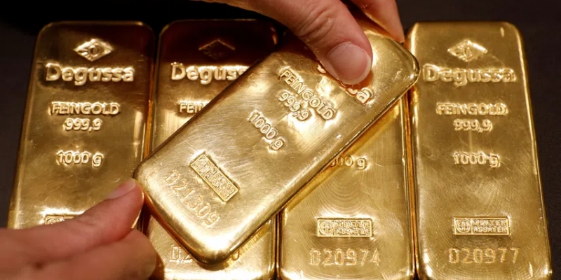 Emas Dunia Naik Tipis Seiring Melemahnya Imbal Hasil Obligasi AS