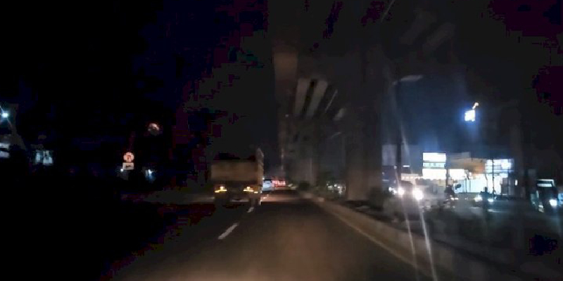 Pengendara Resah, Lampu Jalan Menuju Bandara SMB II Palembang Sering Padam