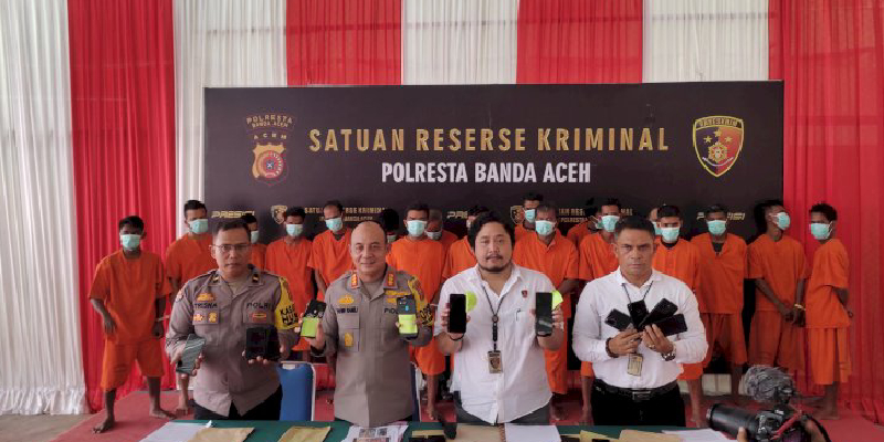 Polresta Banda Aceh Tangkap 25 Pejudi Online di Warkop