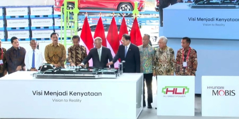 Jokowi Resmikan Pabrik Baterai Mobil Listrik Pertama di Indonesia