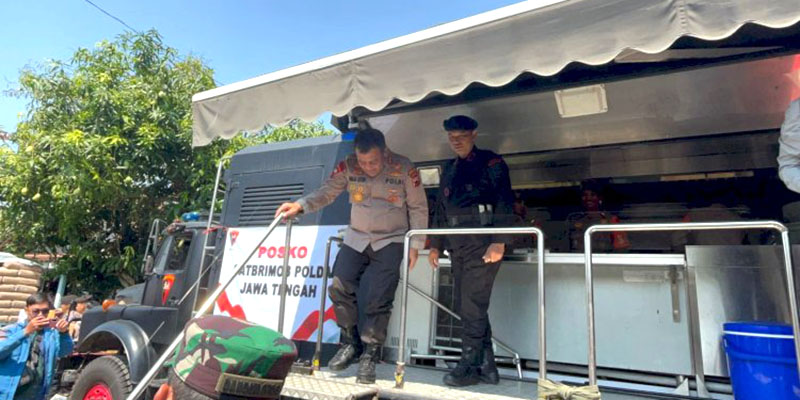 Kunjungi Korban Gempa Batang, Kapolda Jateng Siapkan 1.000 Sak Semen, Dapur Umum, hingga <i>Trauma Healing</i>