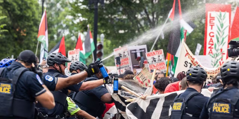 Polisi AS Pakai Semprotan Merica untuk Bubarkan Demonstran Anti-Netanyahu