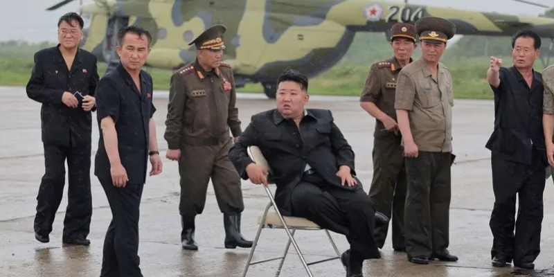 Kim Jong Un Periksa Banjir di Perbatasan China