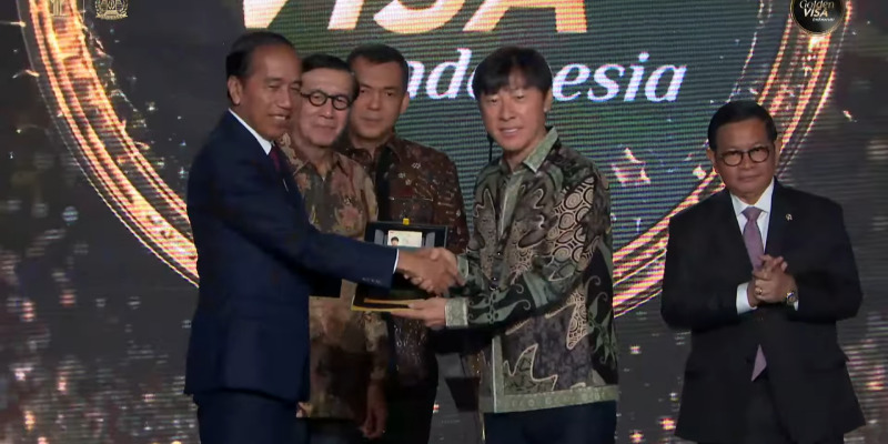 Shin Tae-yong, Pelatih Asing Pertama yang Terima Golden Visa dari Jokowi