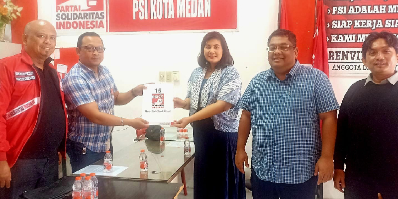 Suryani Paskah Naiborhu Kembalikan Berkas Pendaftaran Balon Wakil Wali Kota Medan ke  PSI