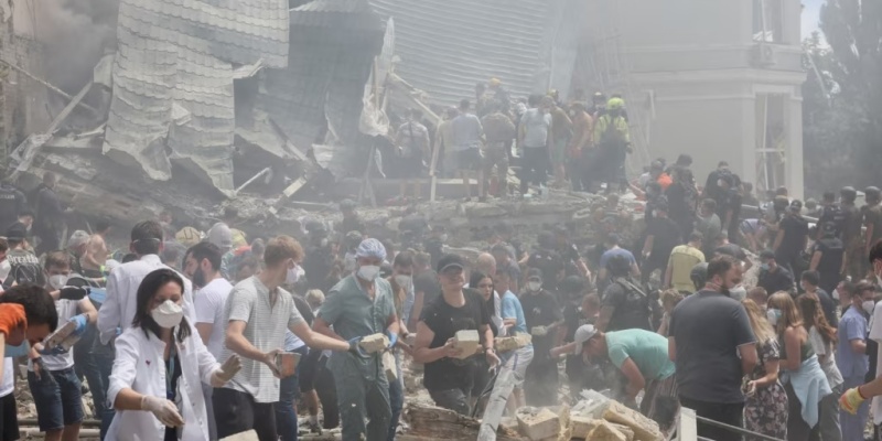 Rusia Bombardir Rumah Sakit Anak-anak Ukraina, Korban Bergelimpangan