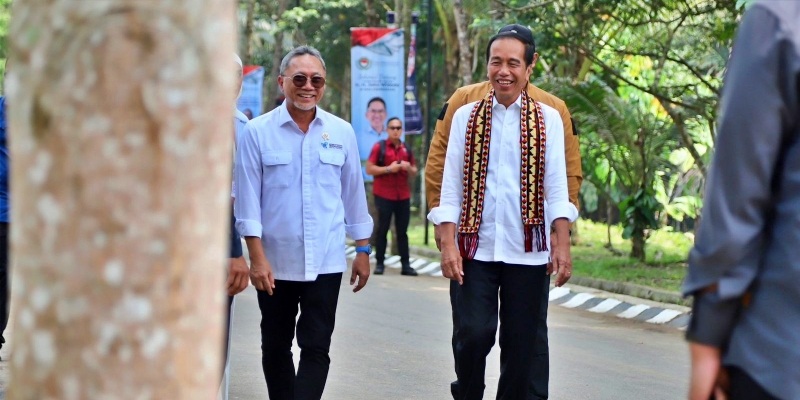 Didampingi Zulhas, Presiden Resmikan Jokowi Learning Centre di SMA Kebangsaan