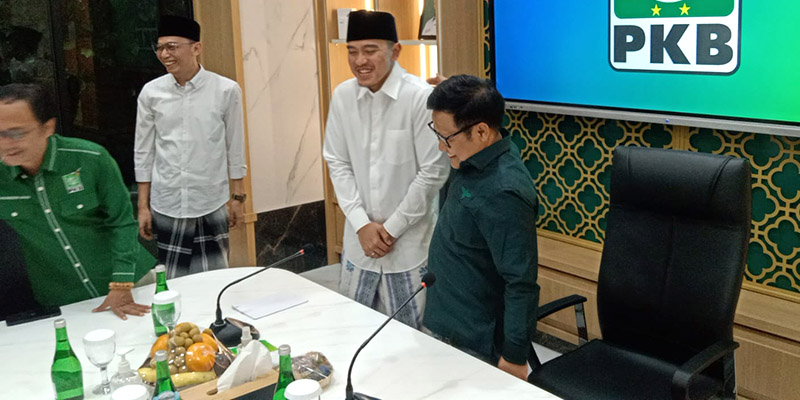 Cak Imin Kaget Kaesang Sambangi Markas PKB Sambil Sarungan