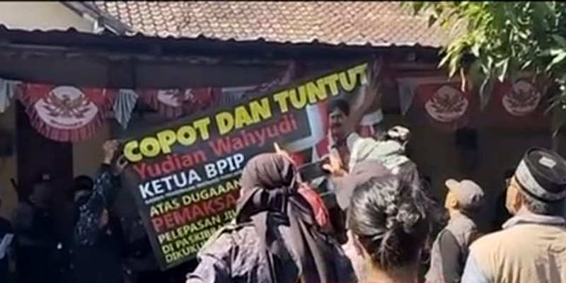 Massa Geruduk Rumah Ketua BPIP Imbas Larangan Paskibraka Perempuan Pakai Jilbab