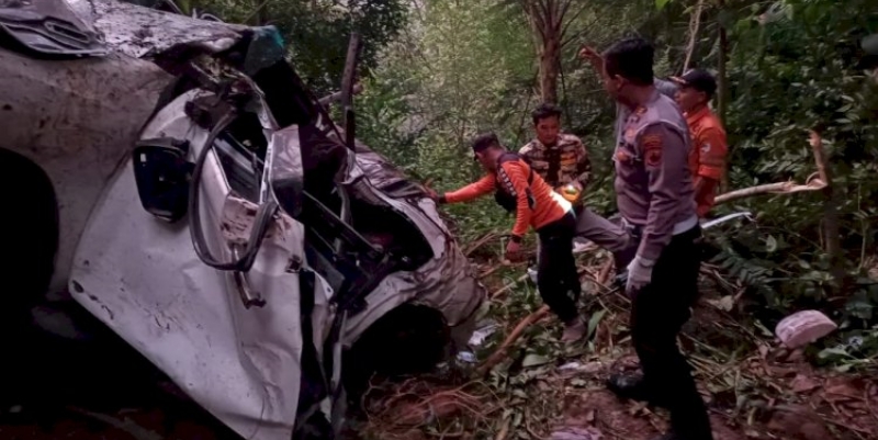 Mobil Masuk Jurang di Jalur Bawang-Dieng, 4 Warga Jakarta Tewas