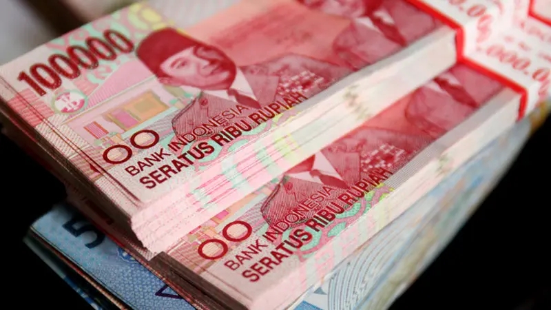 Jelang Akhir Pekan Rupiah Bergerak ke Level Rp15.924