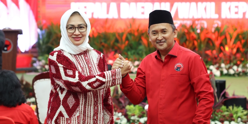 Megawati Serahkan Rekomendasi Duet Airin-Ade untuk Pilkada Banten