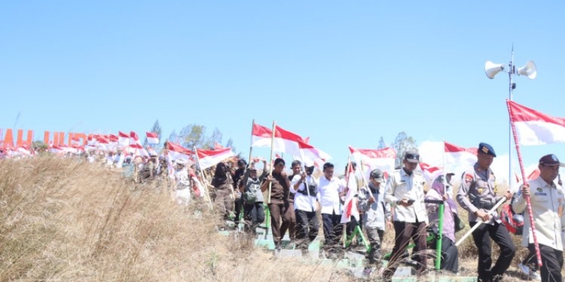 3.000 Merah Putih Berkibar Gagah di Kawah Wurung