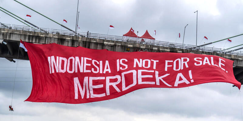 Bentangkan Spanduk "Indonesia is Not For Sale" di Kawasan IKN, Sejumlah Aktivis Lingkungan Diamankan