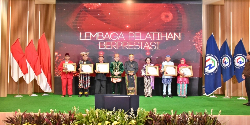 LKPP Raih Penghargaan Lembaga Pelatihan Pemerintah Berprestasi Tahun 2024