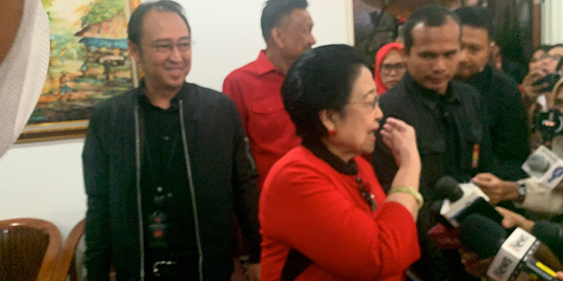 Tak Ladeni Wawancara, Ahok hingga Megawati Beri Kode Mulut Diselotip