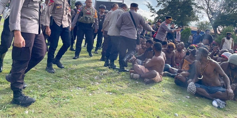 Polisi Amankan 81 Pembakar Kantor KPU Papua Pegunungan