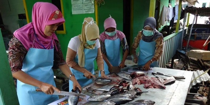 Negara Belum Hadir, Banyak Perempuan Pesisir Terjerat Pinjol