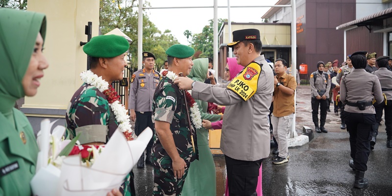 Penuh Haru, Pisah Sambut Danrem 031/Wirabima di Mapolda Riau