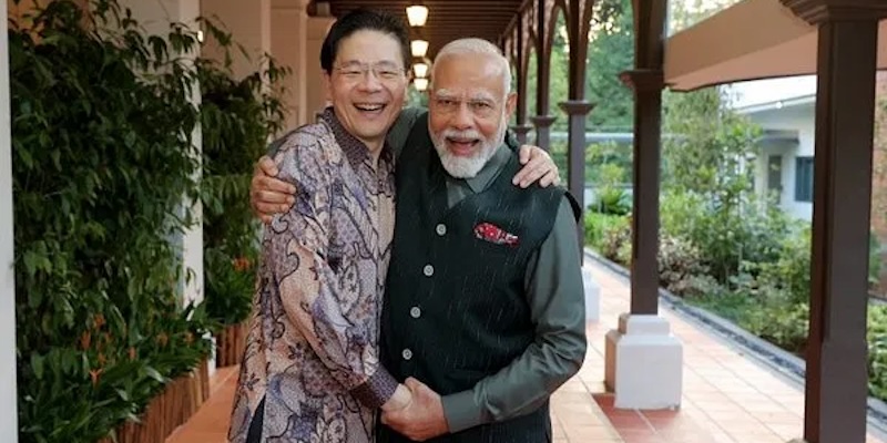 Berpelukan dengan PM Wong, PM Modi: Terima Kasih Singapura!