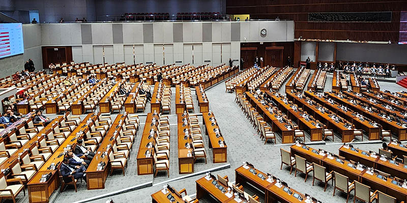 Syarat Penggunaan Senpi Masuk dalam Perubahan UU Keimigrasian