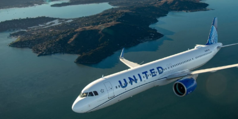 United Airlines Sediakan Wi-Fi Gratis Starlink untuk Penumpang