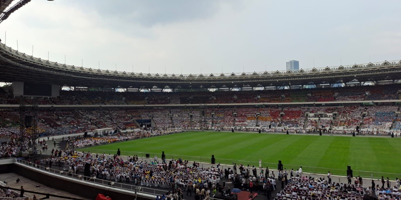 Ribuan Umat Katolik Padati GBK Jelang Misa Suci