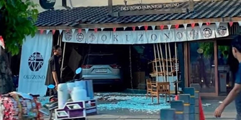 Polisi Buru Pengemudi Mobil Penabrak Restoran Jepang di Senopati