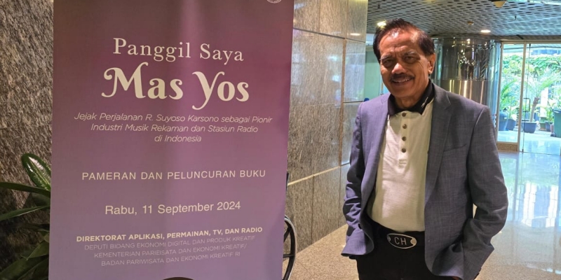 Mas Yos, <i>The Singing Commodore</i>