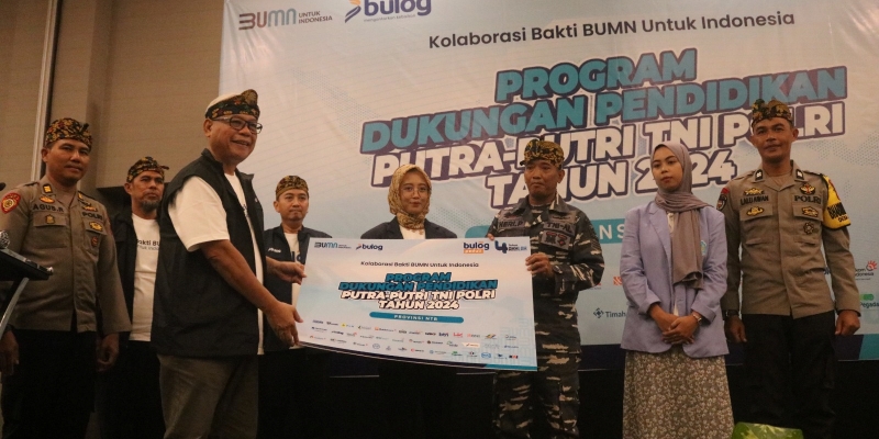 Program Bulog Peduli Pintar Salurkan Beasiswa Pendidikan Putra dan Putri TNI-Polri