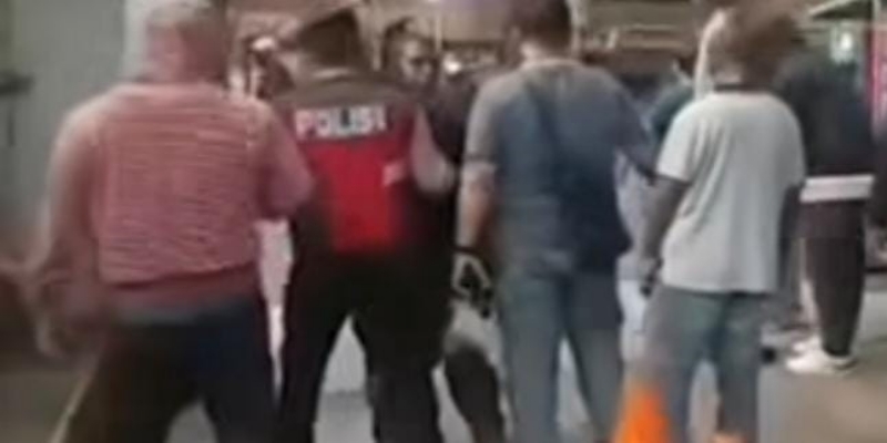 Viral Video Polisi Berpelukan dengan Pendemo yang Bubarkan Diskusi Kemang, Ini Respon Brigjen Djati