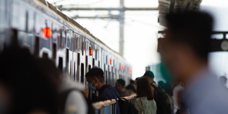 Asyik Naik MRT, Transjakarta dan LRT Jakarta cuma Rp1