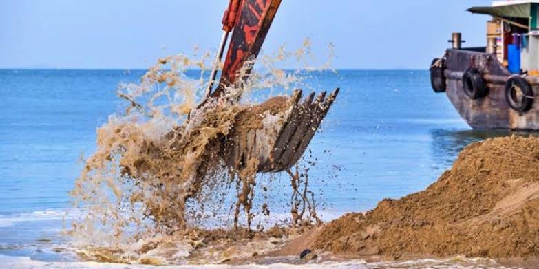 Sebelum Lakukan Amdal, Pemerintah Harus Stop Penambangan Pasir Laut untuk Singapura