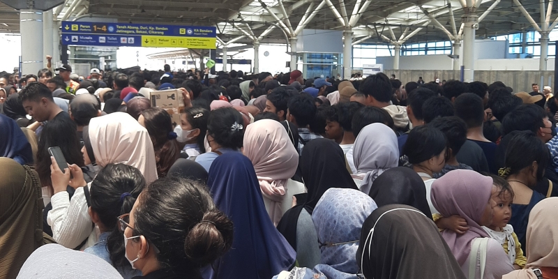 Kondisi Stasiun Manggarai, Jakarta pada Sabtu siang (5/10)/X