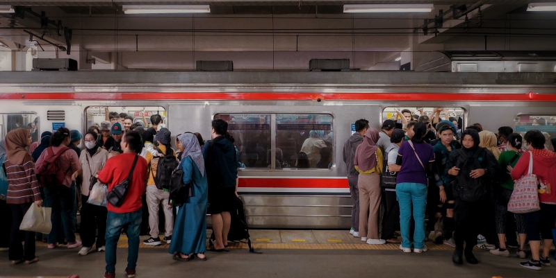 1,5 Juta Penumpang Naik KRL saat Pelantikan Prabowo-Gibran