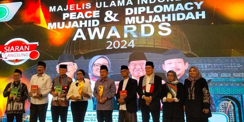 JK dan Menlu Retno Raih Anugerah Pejuang Perdamaian dan Diplomasi MUI