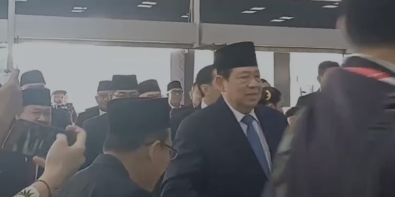 Pakai Dasi Biru, SBY Hadiri Pelantikan Prabowo-Gibran