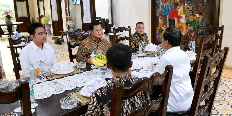 Jokowi Nitip Gibran ke Prabowo