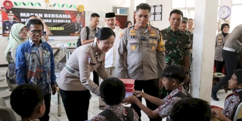 Polres Cimahi Gandeng Ahli Gizi Beri Siswa Makan Siang Gratis