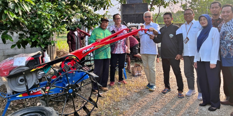 Bulog Dukung Produktivitas Petani Tebu Blora Melalui Program Bantuan Alsintan