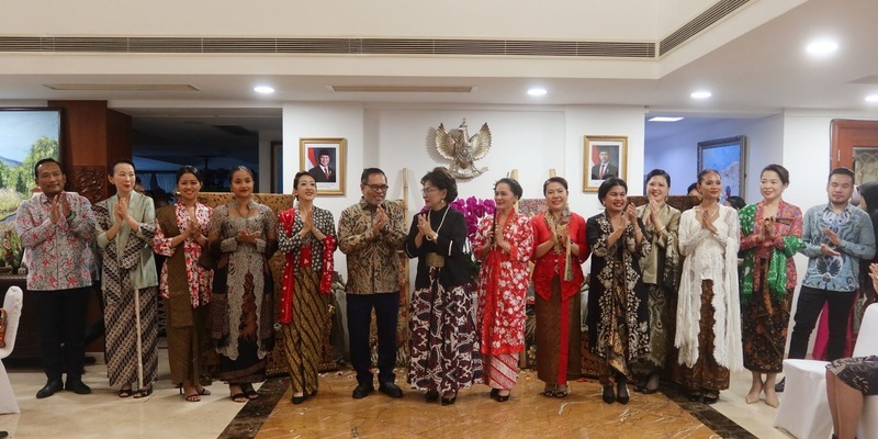 ASEAN Ladies Circle Perkenalkan Keindahan Batik Indonesia di Beijing