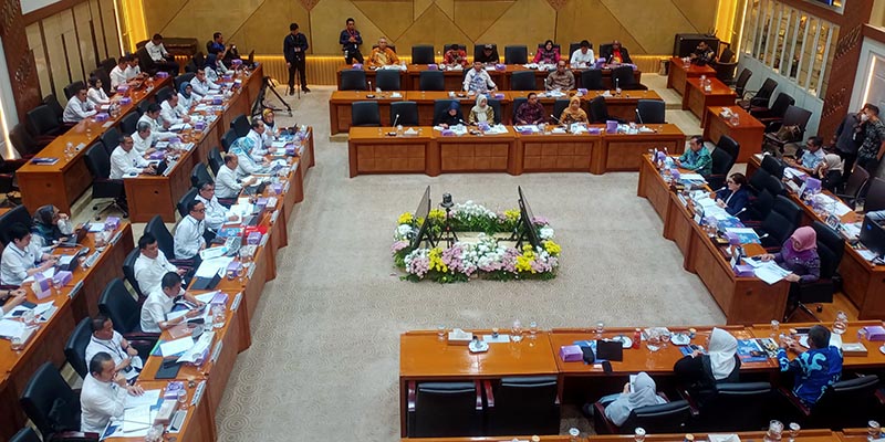 Raker dengan Komisi IX DPR, Menaker Tekankan Lapangan Kerja Berkualitas Sesuai Asta Cita Prabowo