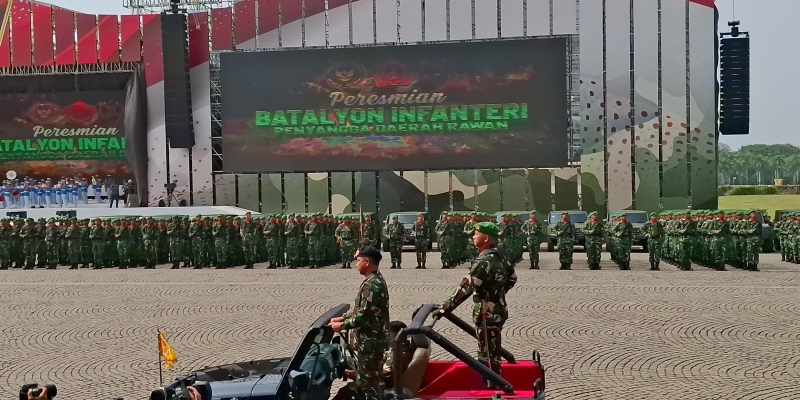 Jelang HUT TNI, Wamenhan Serahkan Ratusan Alpalhankam