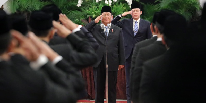 Rapat Kabinet Perdana, Prabowo Instruksikan Menteri Susun Tim Solid