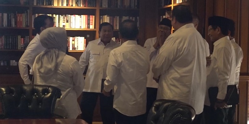 Prabowo-Gibran dan Para Calon Menteri Kompak Berkemeja Putih