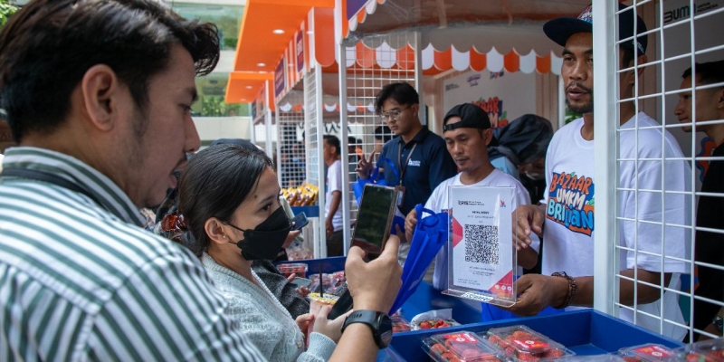 Kelompok Petani Stroberi di Bandung Berkembang Berkat KUR BRI