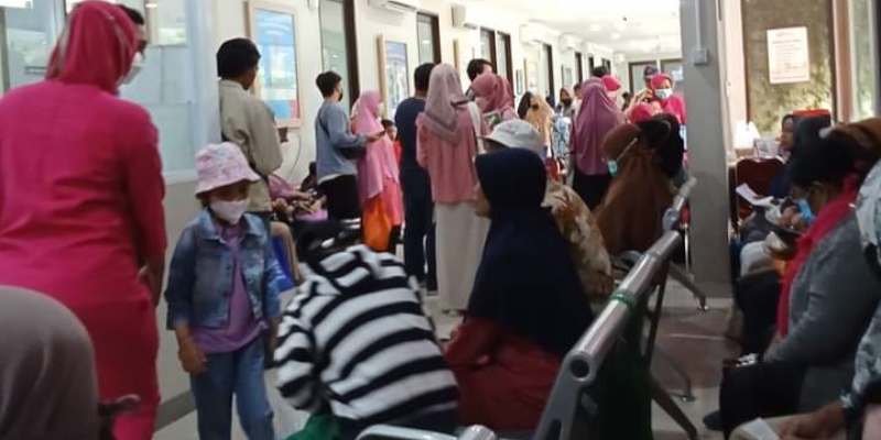 Warga Kecewa Antrean di RSUD di Jakarta Masih Panjang