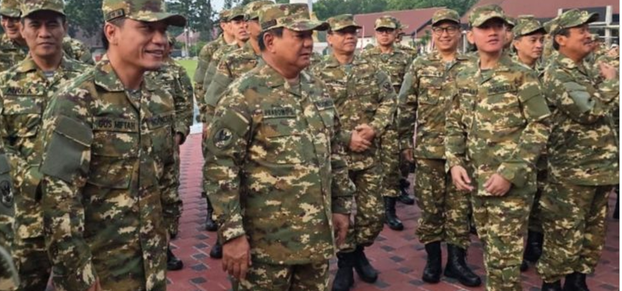 Kabinet Prabowo Masih Retreat, IHSG Turun di Bawah 7.700