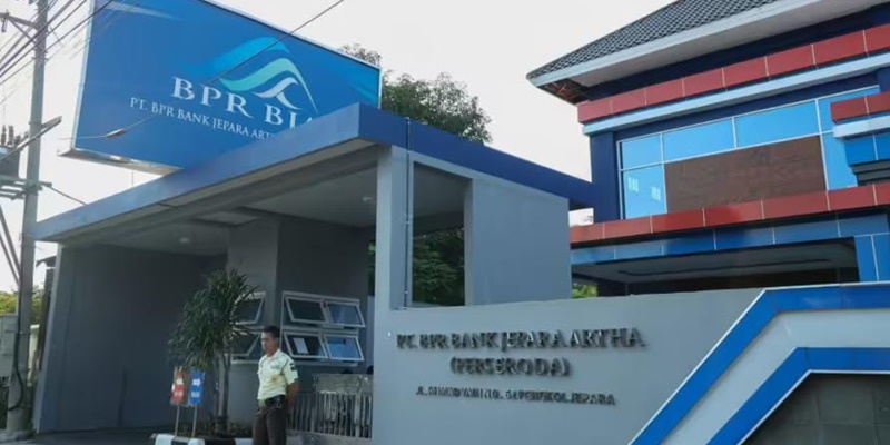 KPK Cekal 5 Tersangka Korupsi Pencairan Kredit Usaha Bank Jepara Artha