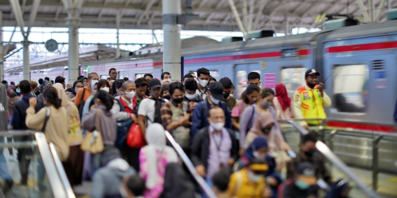 Penumpang di Stasiun Manggarai Membludak, Ini Penjelasan KAI Commuter